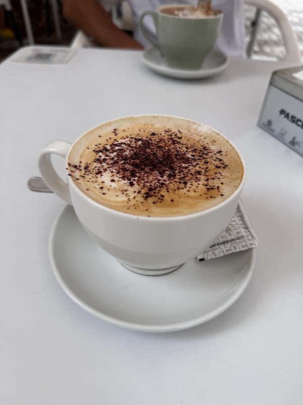 Café con espuma en Cafetería Luisa